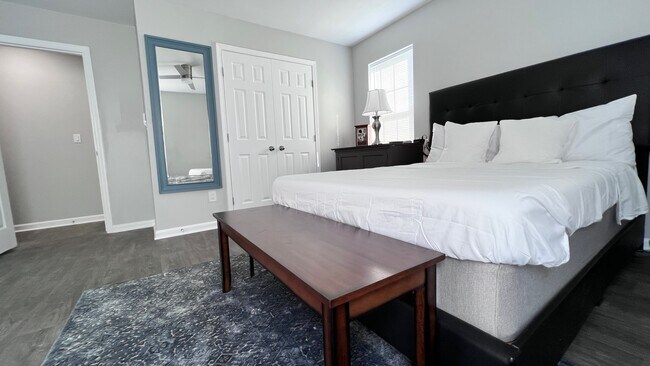 Foto del edificio - 5569 Pine Gate Dr