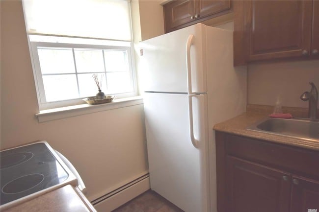 Building Photo - 1157 Village Dr