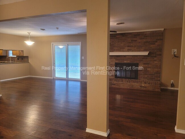 Foto del edificio - 306 Elfen Glen St