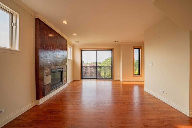 Foto del edificio - 3123 W Washington Blvd