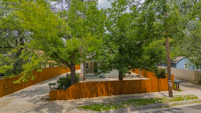 Building Photo - 200 W Cheyenne Rd