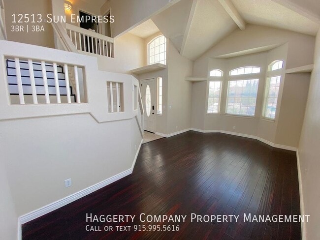 Building Photo - East El Paso 3 bed Refrig A/C with Loft an...