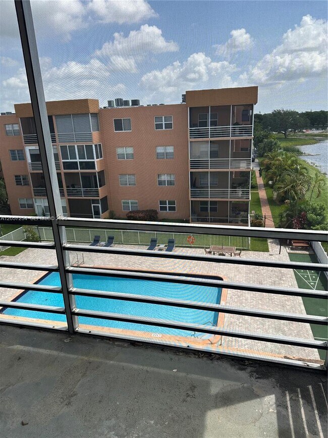 Building Photo - 3048 Sunrise Lakes Dr E