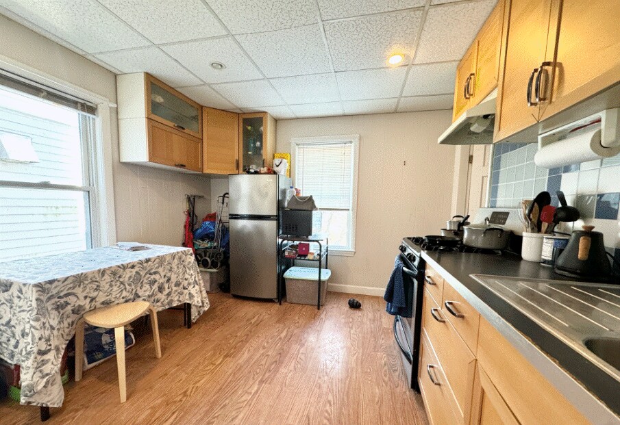 Building Photo - 105 Buttonwood St
