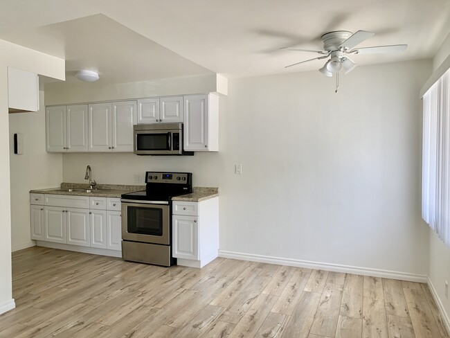Building Photo - 324 E Santa Anita Ave