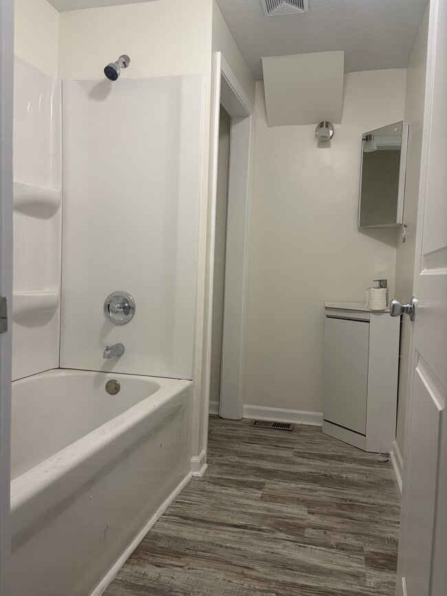 Building Photo - 730 Wilson St