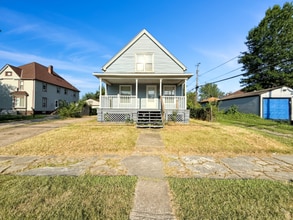 Building Photo - 2925 Seneca Ave