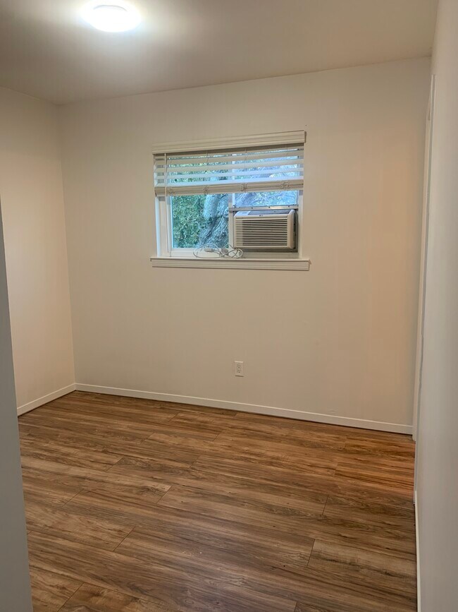 Bedroom - 1201 Grand Ave