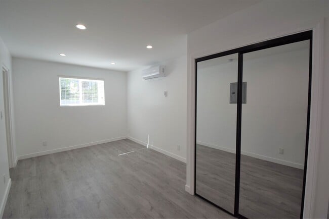 Building Photo - 5340 Whitsett Ave
