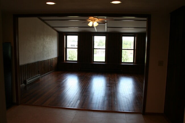 Living Area - 112 S Waupansie St