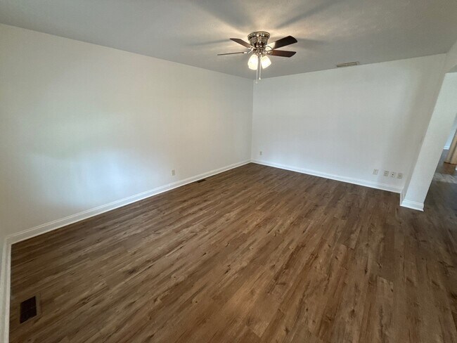 Foto del edificio - 1015 N Gale St