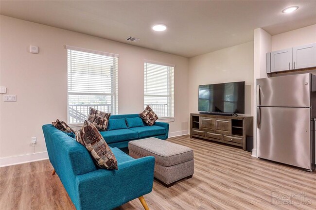 Foto del edificio - 25115 Harper Ln