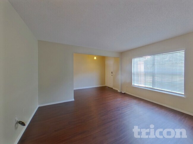 Building Photo - 1268 Maximilian St