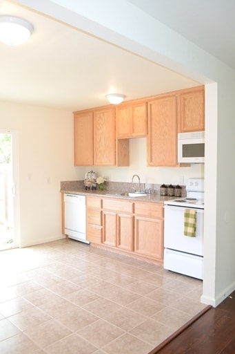 Interior Photo - 117 N Yolo St