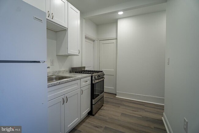 Building Photo - 137 S 50th St