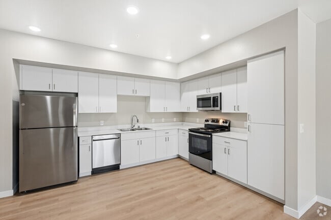 2 habitaciones, 1 baño - 850 pies cuadrados - Cocina - McKnight Senior Village IV