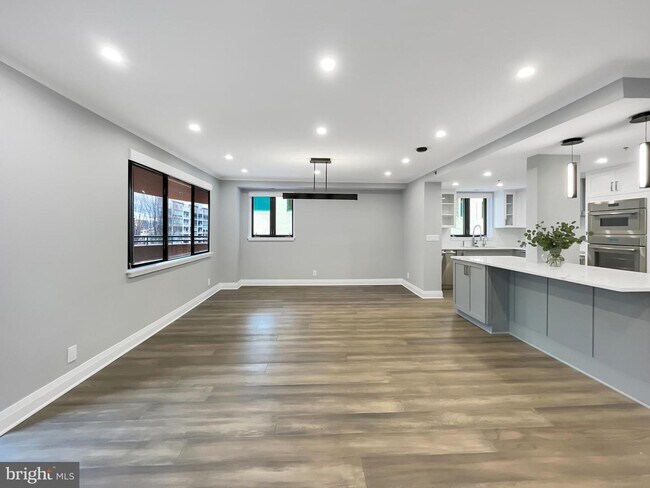Building Photo - 4801 Hampden Ln