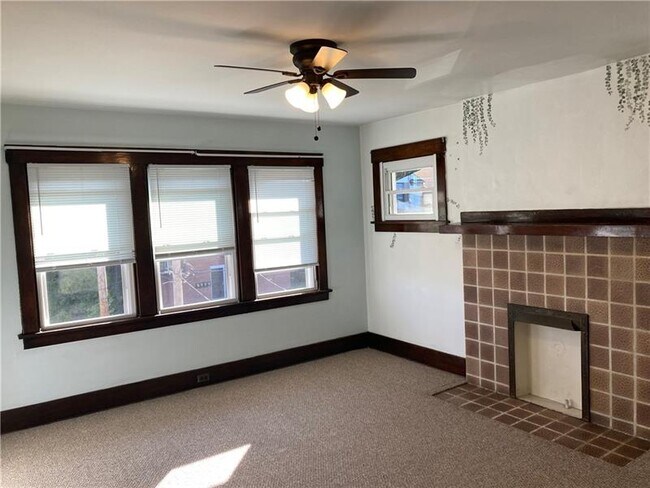 Building Photo - 400 Orchard Ave