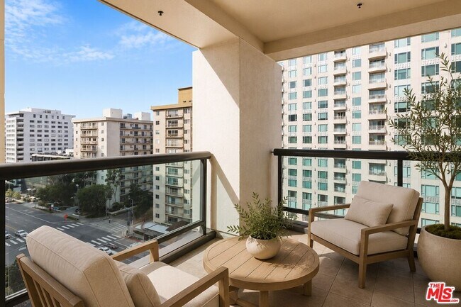 Foto del edificio - 10724 Wilshire Blvd