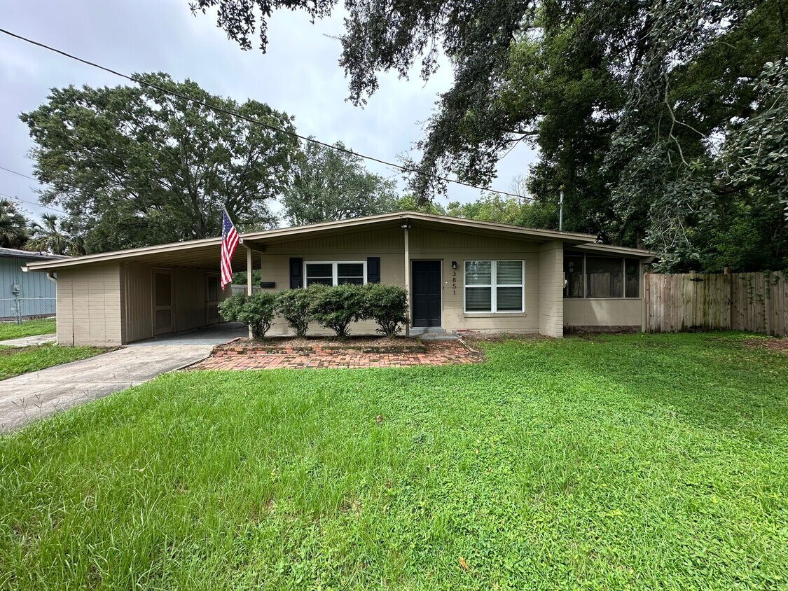 Primary Photo - Cute Bungalow Style Home