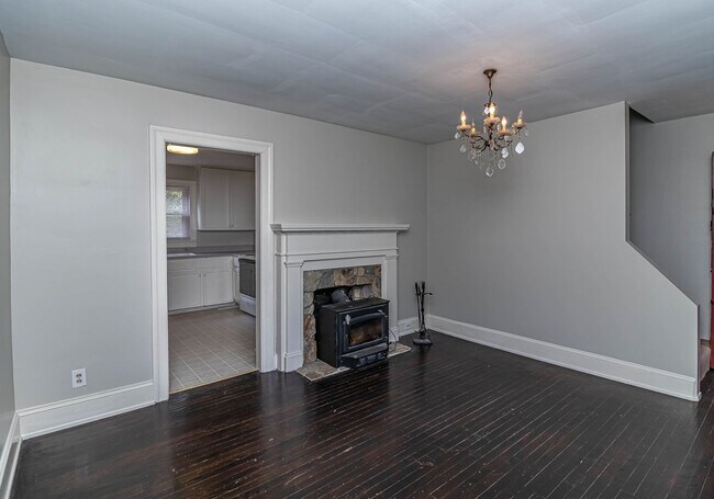 Foto del edificio - CHARMING 2 Bedroom/1 Bathroom w/ Bonus Roo...