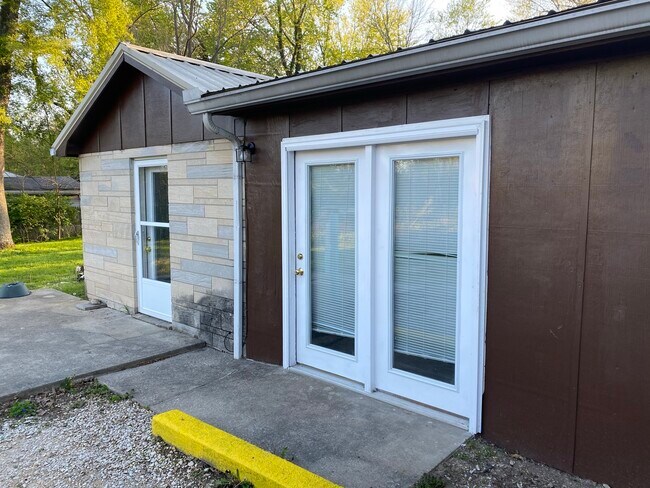 Outside view - 511 W Duncan Dr