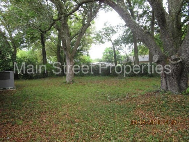 Building Photo - 1030 Trenton Dr