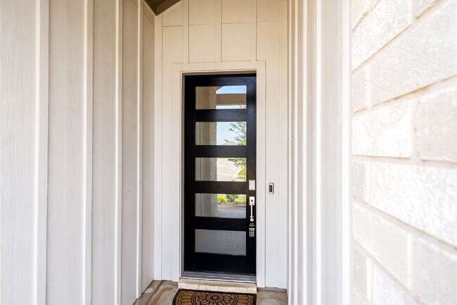 Foto del edificio - Spacious Comfort Meets Everyday Luxury in This Beautiful One Story