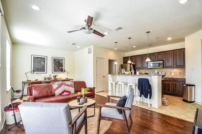 Building Photo - Washer, Dryer, and Refrigerator Stays! Upd...