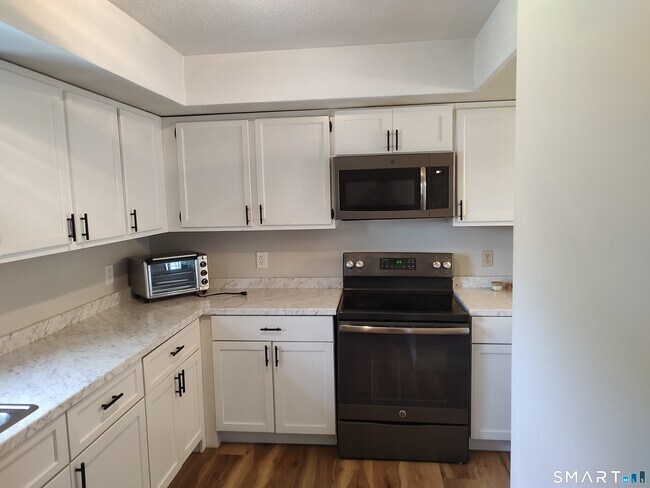 Foto del edificio - 607 Spring Meadow Rd