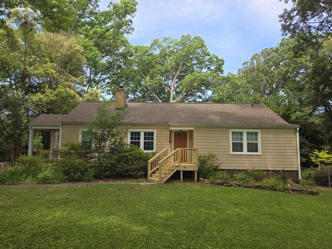 Foto principal - 1191 Forrest Blvd