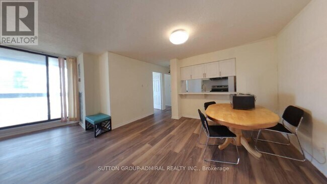 Building Photo - 105 McCaul St