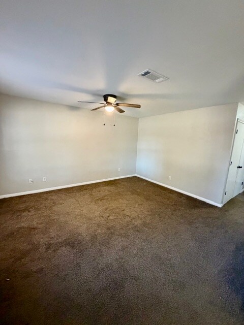 Foto del edificio - 2332 Breezy Dr