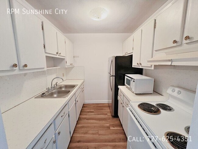 Foto del edificio - 8075 112th St N