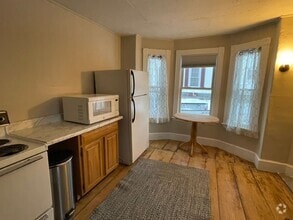 Building Photo - 46 Dummer St