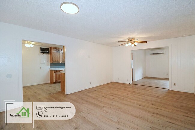 Building Photo - 5365 Rosswood St