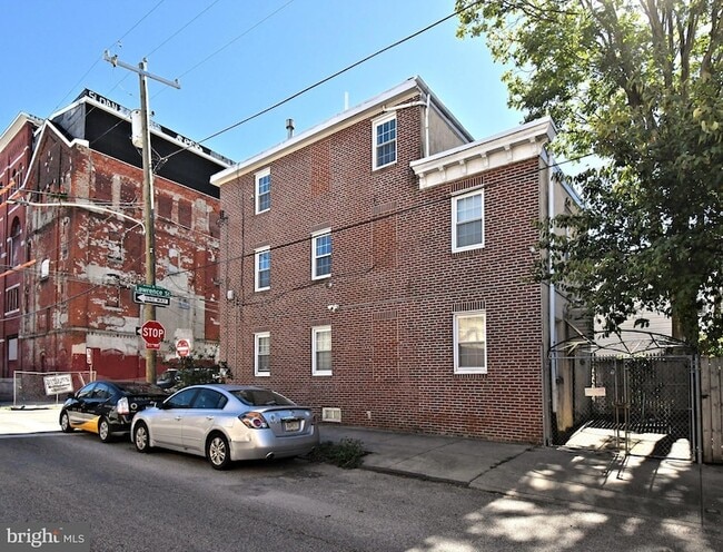 Building Photo - 1554 N Lawrence St