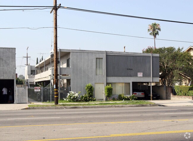 Building Photo - 13940 Sherman Way