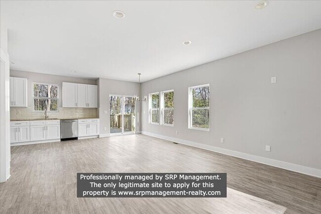 Foto del edificio - Stunning 3 BR / 2.5 New Construction For R...