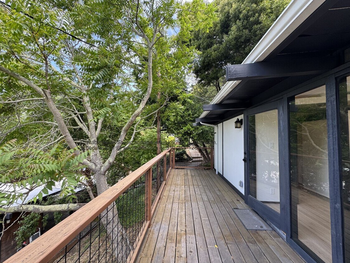 Primary Photo - A KENSINGTON HILLS UNIQUE SERENE STUDIO Co...