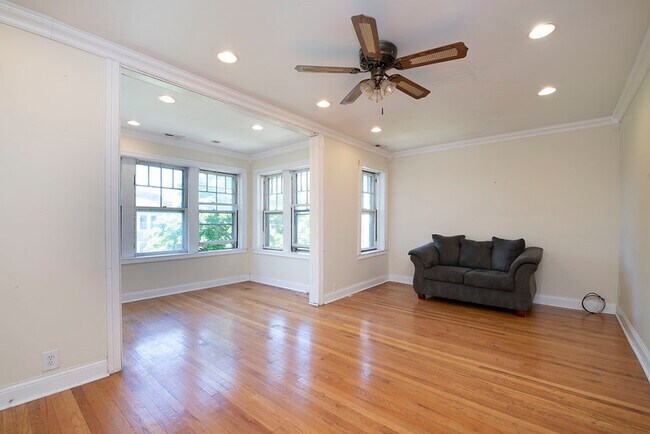 Foto del edificio - 4825 N Sawyer Ave