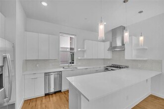 Building Photo - 2314 N Carroll Ave
