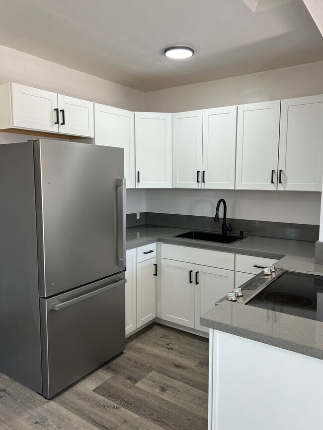 Building Photo - Fully Renovated 2 Bedroom 2 Bathroom in Ci...