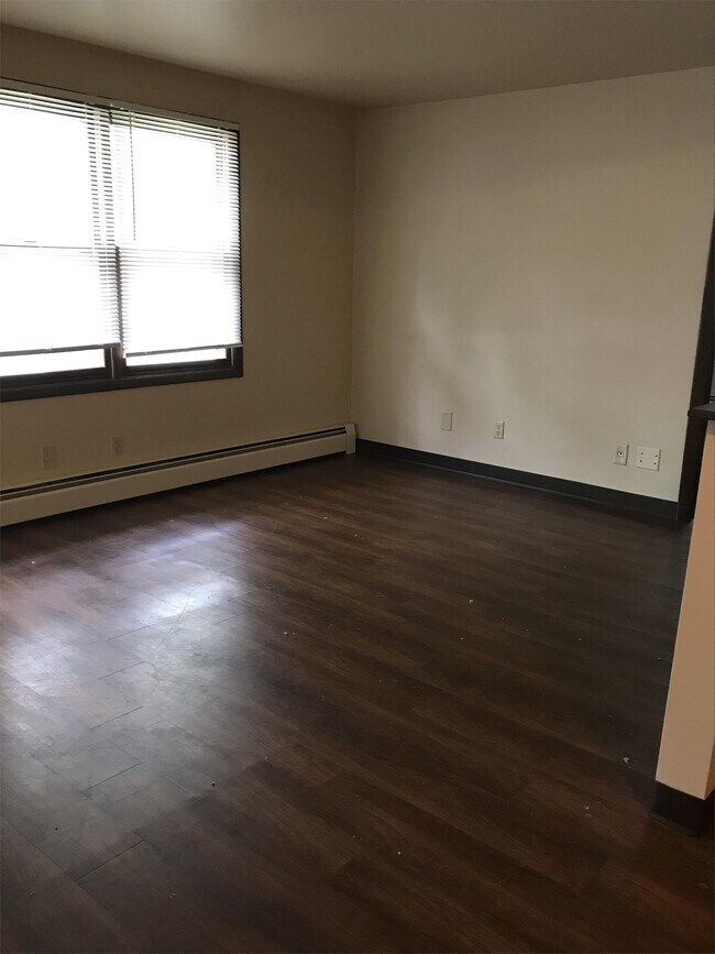 Foto del edificio - 2262 Eastman Ave