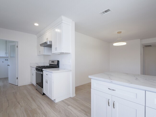 Building Photo - 27665 Longhill Dr