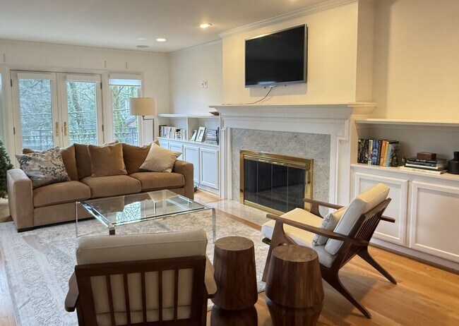 Foto del edificio - Beautiful & Bright! Sunning Council Crest Home W/ Exceptional Outdoor Sitting/Entertaining Areas!