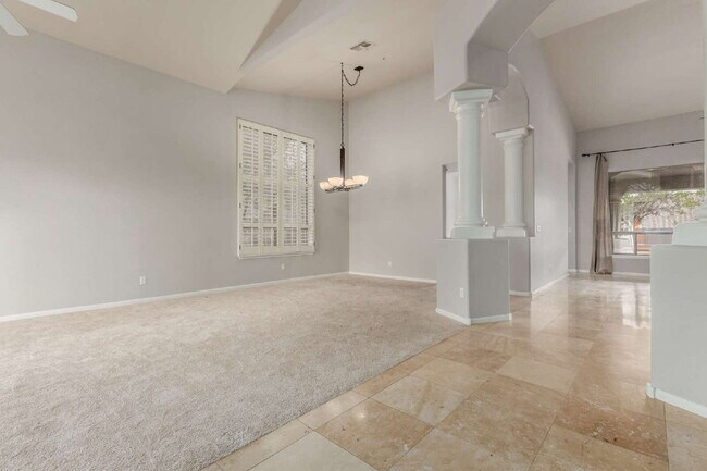 Building Photo - "Discover Your Dream Oasis: Spacious 4-Bedroom Retreat in Scottsdale's Paradise Drive!"