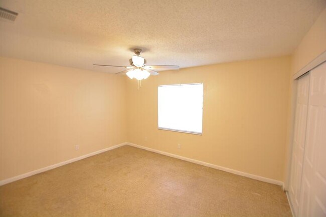 Building Photo - 3097 St Paul Dr