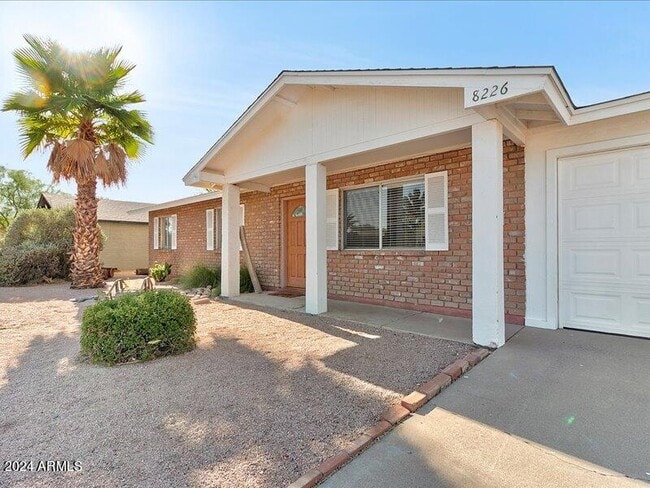 Building Photo - 8226 PLAZA Ave