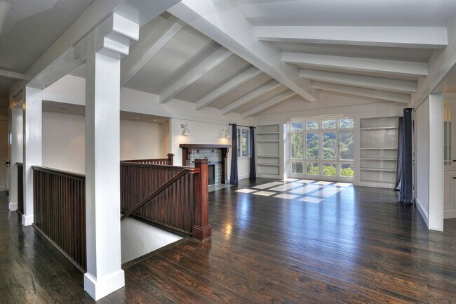 Foto del edificio - Serene Hope Ranch Craftsmen
